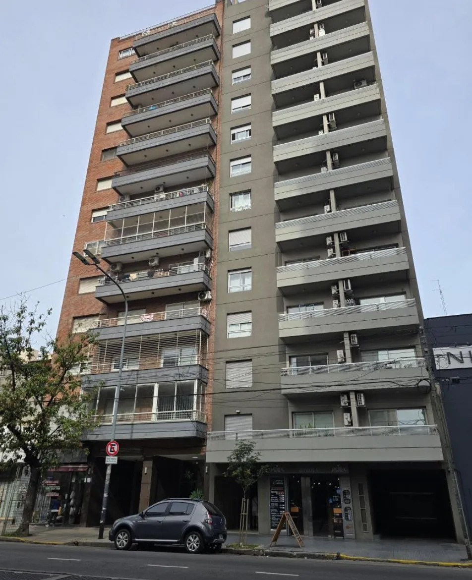 Amplio Monoambiente Luminoso Al Contrafrente - 38 M2 Totales Con Amenities Bajas Expensas A Metros De Est. Puan, Línea A