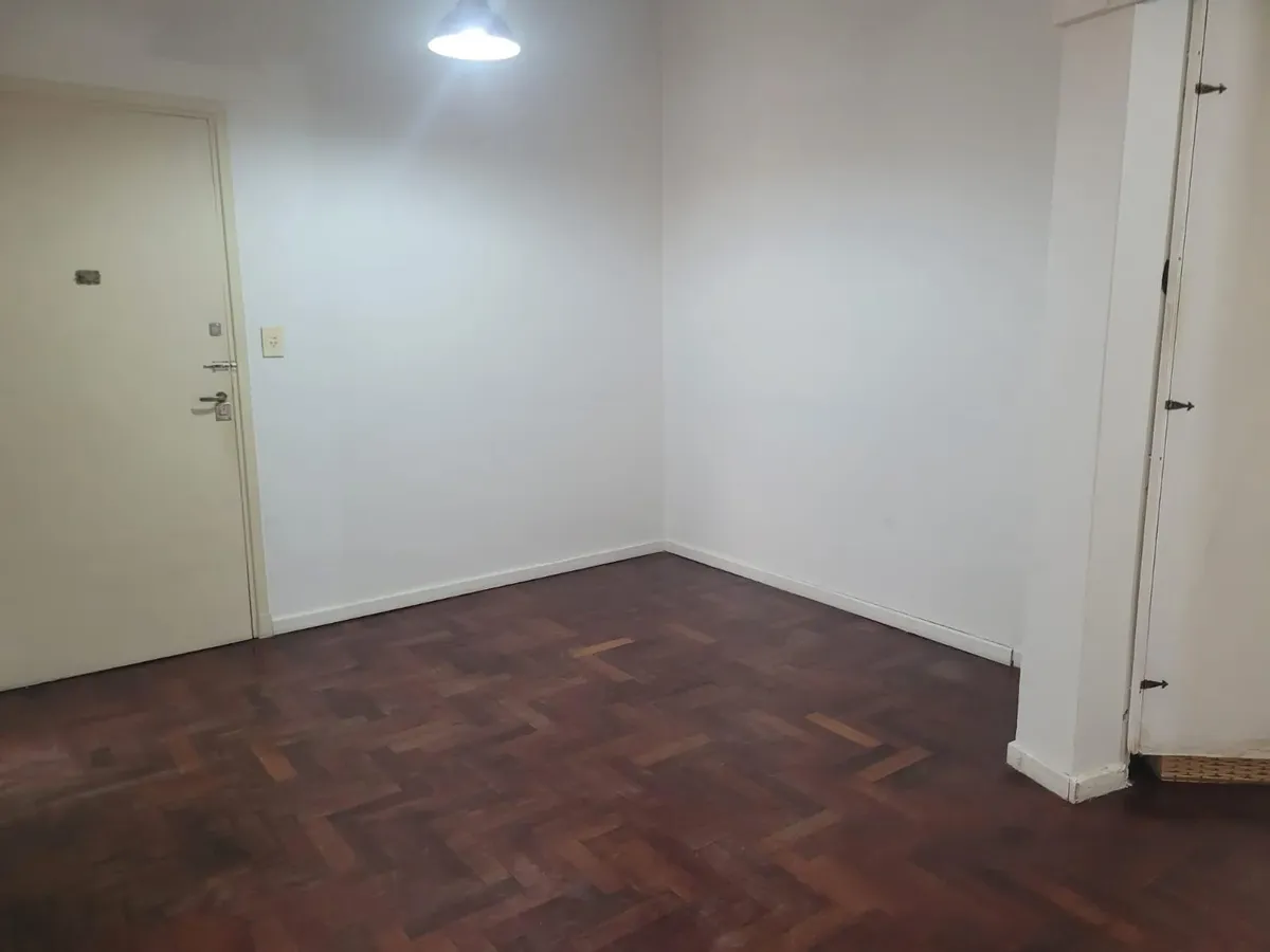 Kitnet de 1 ambiente em Palermo por escada (segundo andar)