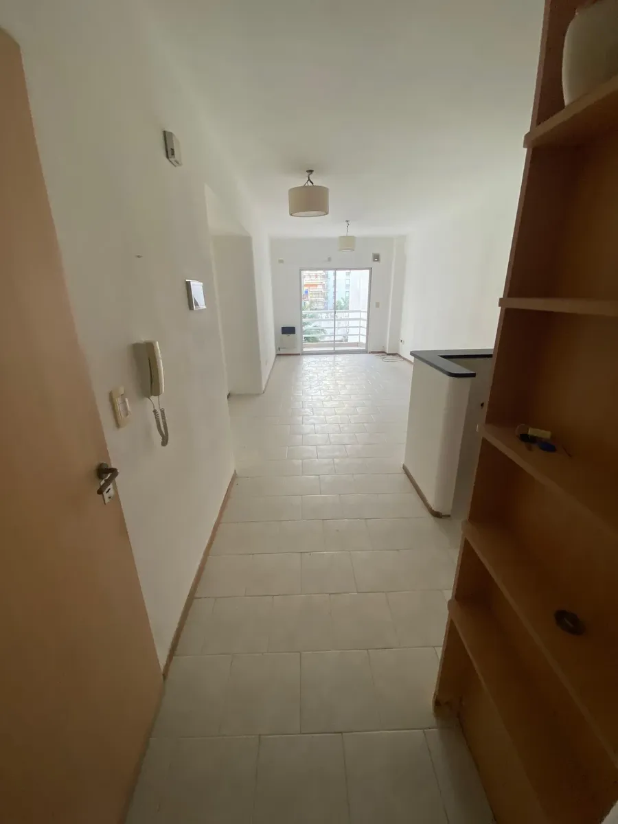 Monoambiente con balcón y pileta