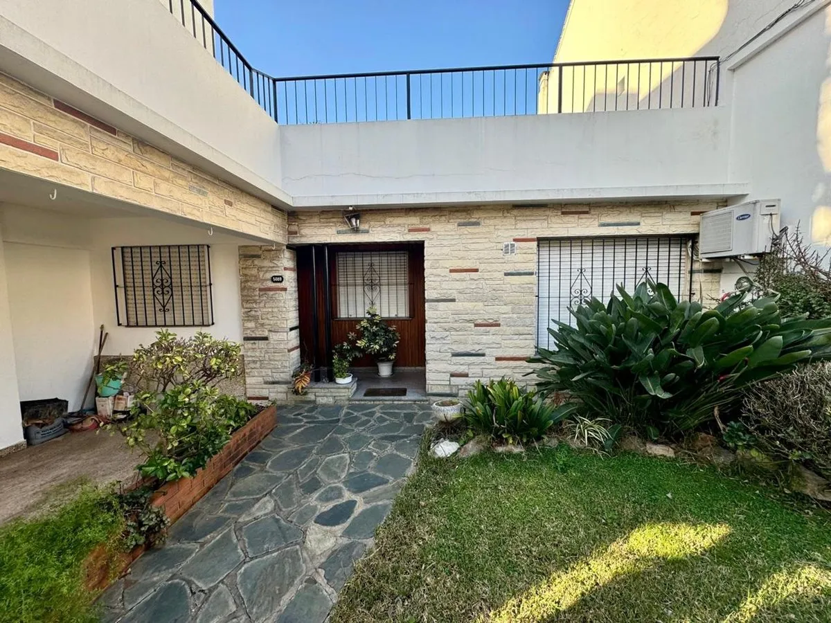 Аренда дома с 4 комнатами, гаражом и садом в Villa Pueyrredón