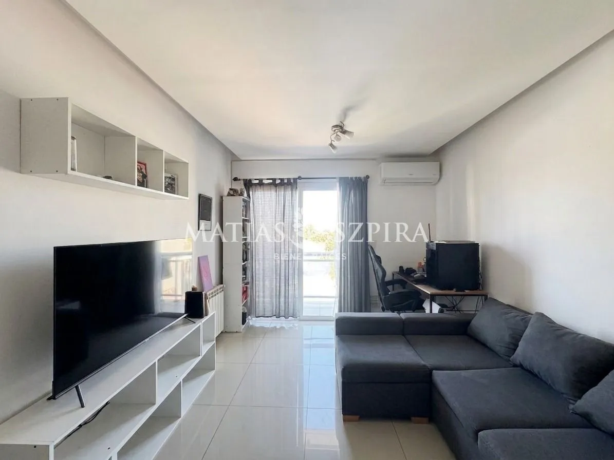 Departamento de 2 ambientes con balcón y cochera en Moreno
