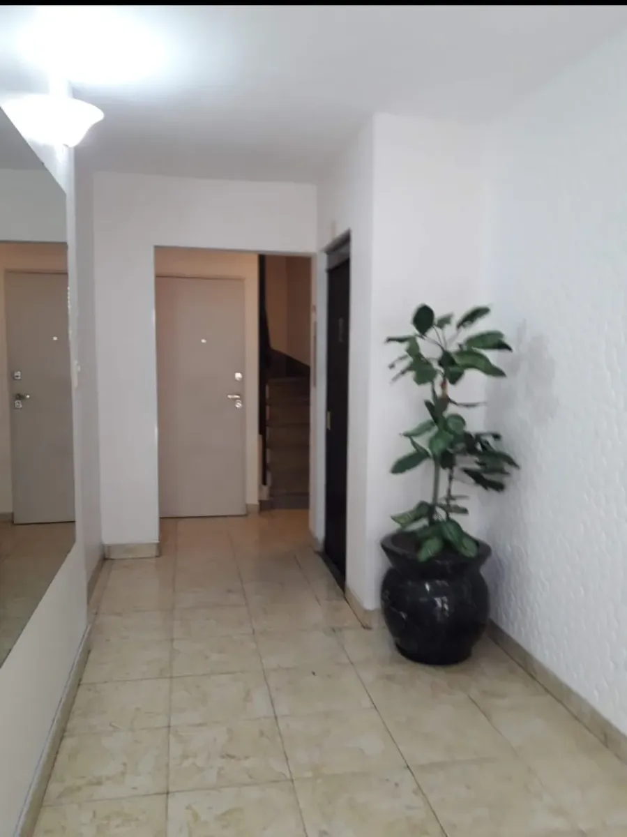 Muy Luminoso, Piso Porcelanato, Bajas Expensas ( $100.000), Transportes, Colegios, Comercios Cercanos, Shopping Abasto, Plaza A 2 Cuadras