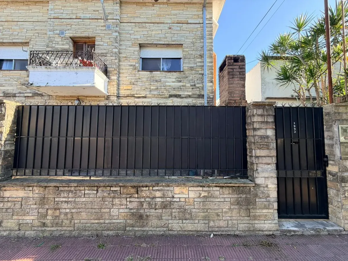 Two-room PH in Victoria with private terrace