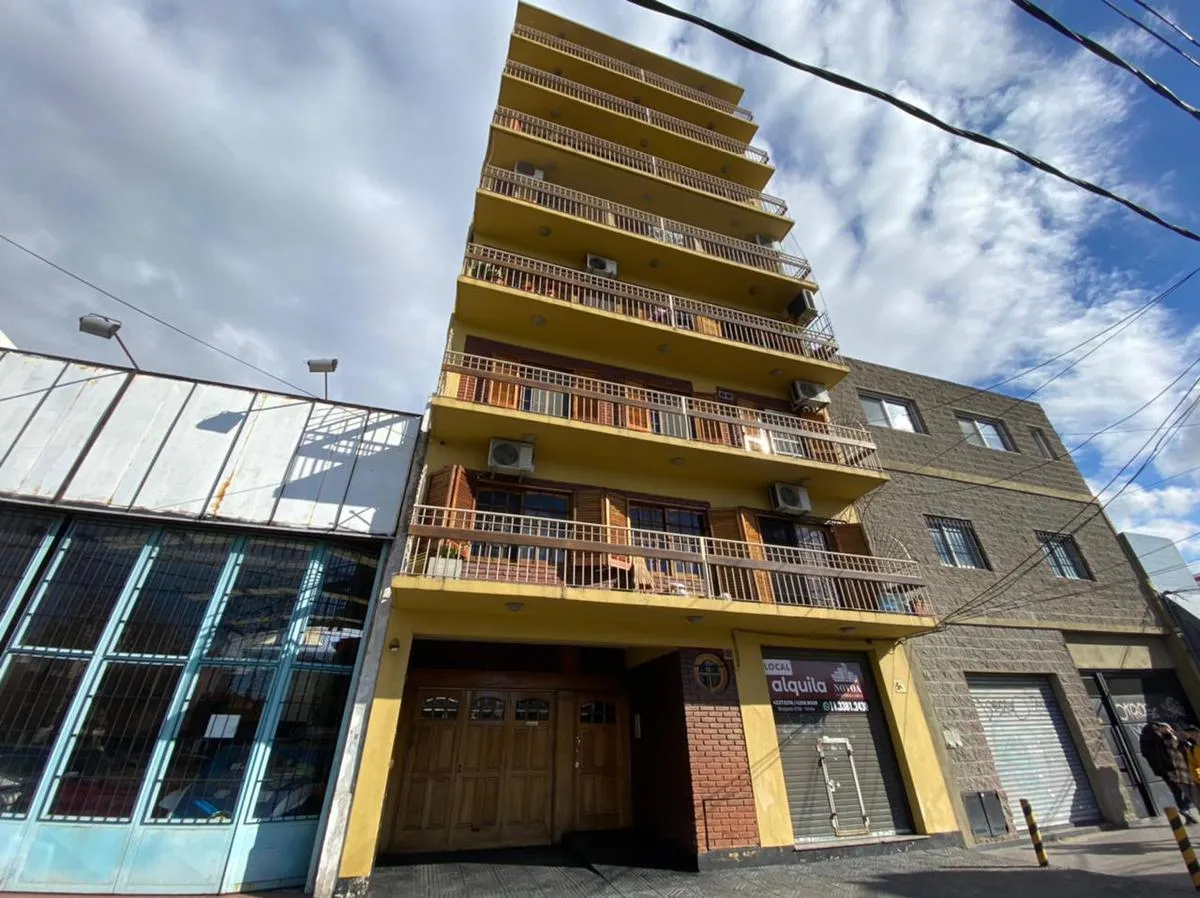 Departamento de 3 ambientes con cochera en Wilde