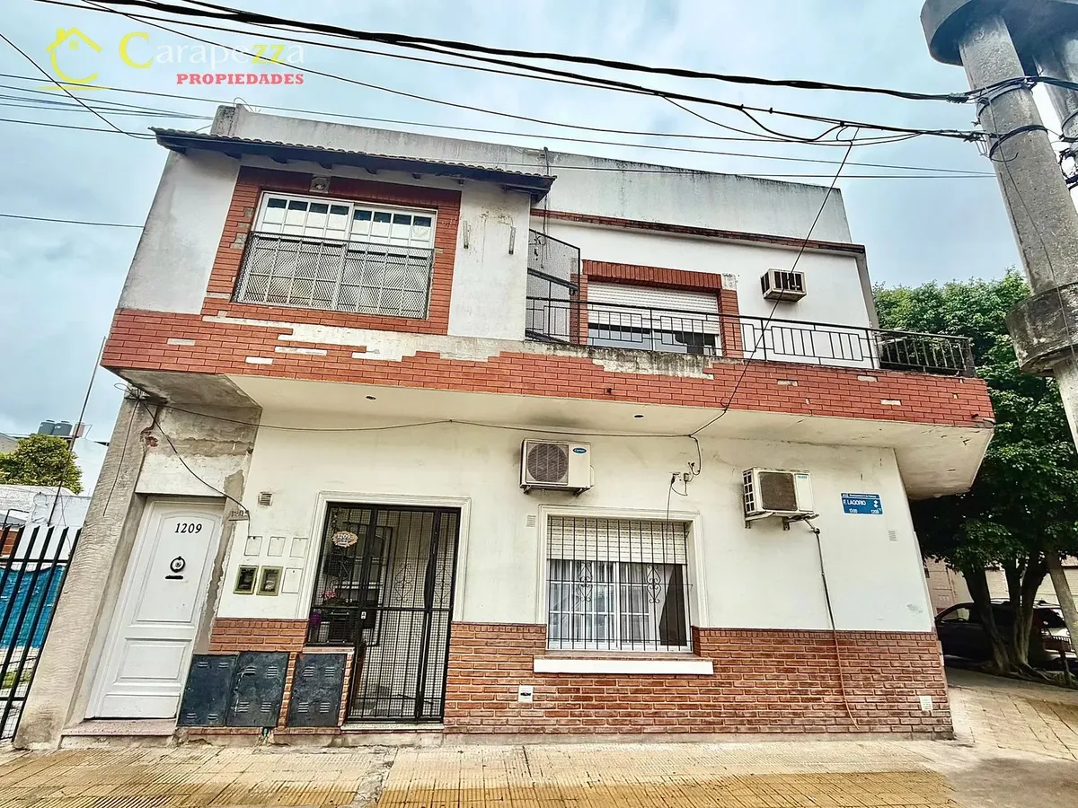 Apartamento de 3 ambientes no térreo de frente em Villa Bosch