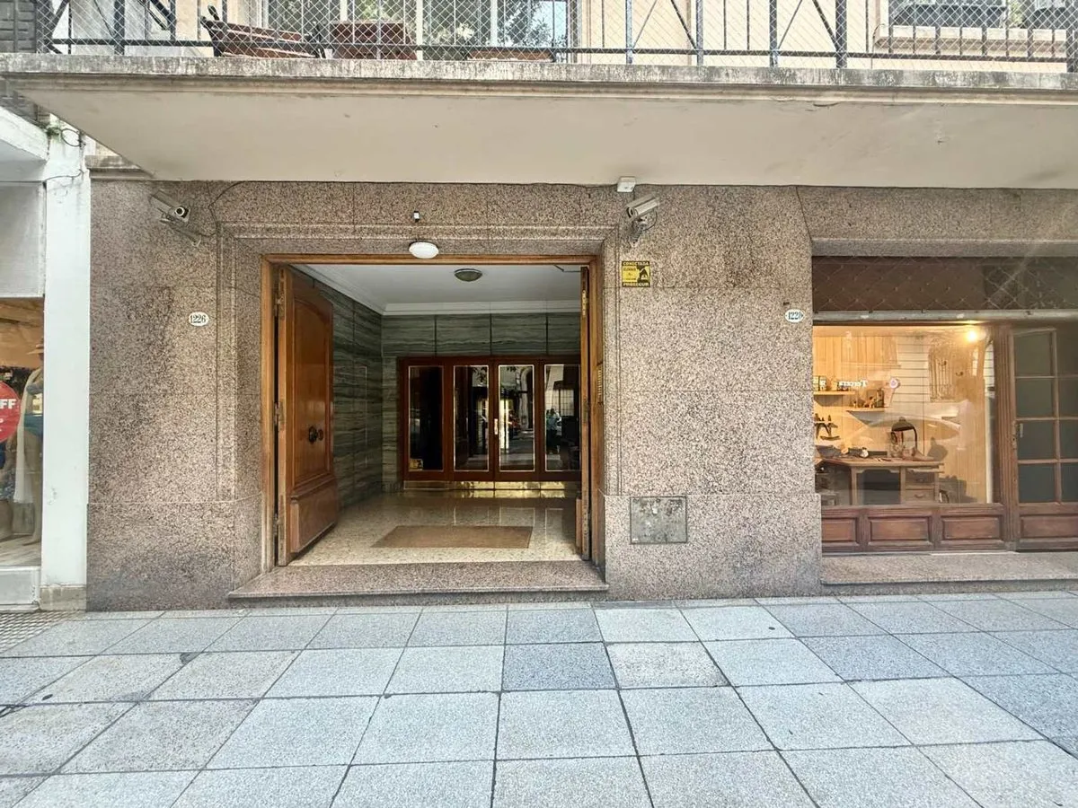 Four-room apartment with service quarters and parking in Retiro