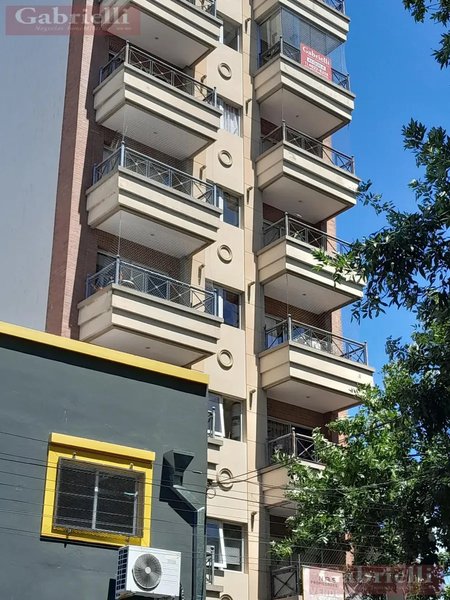Apartamento com 2 dormitórios e vaga de garagem em Lanús Este