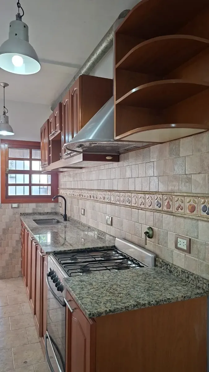 Ground-floor PH with private garden and grill in Victoria