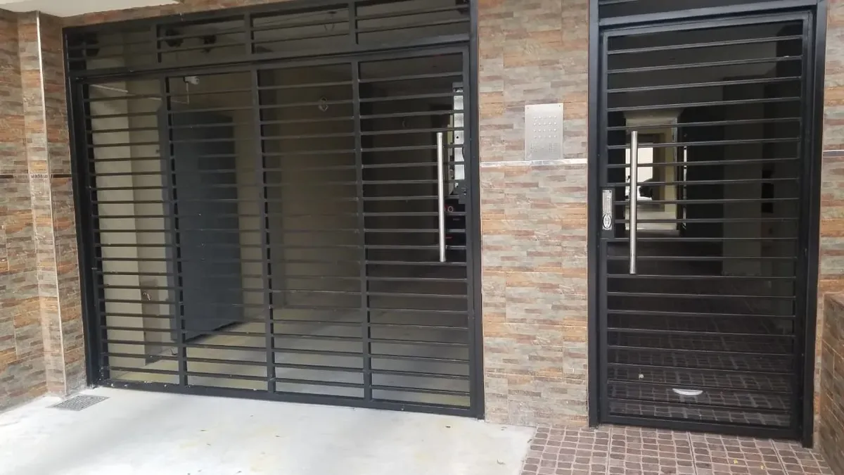 One-room apartment with balcony in Caseros