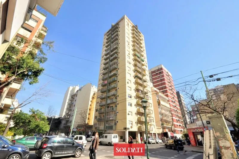 One-bedroom corner apartment in Belgrano with balcony