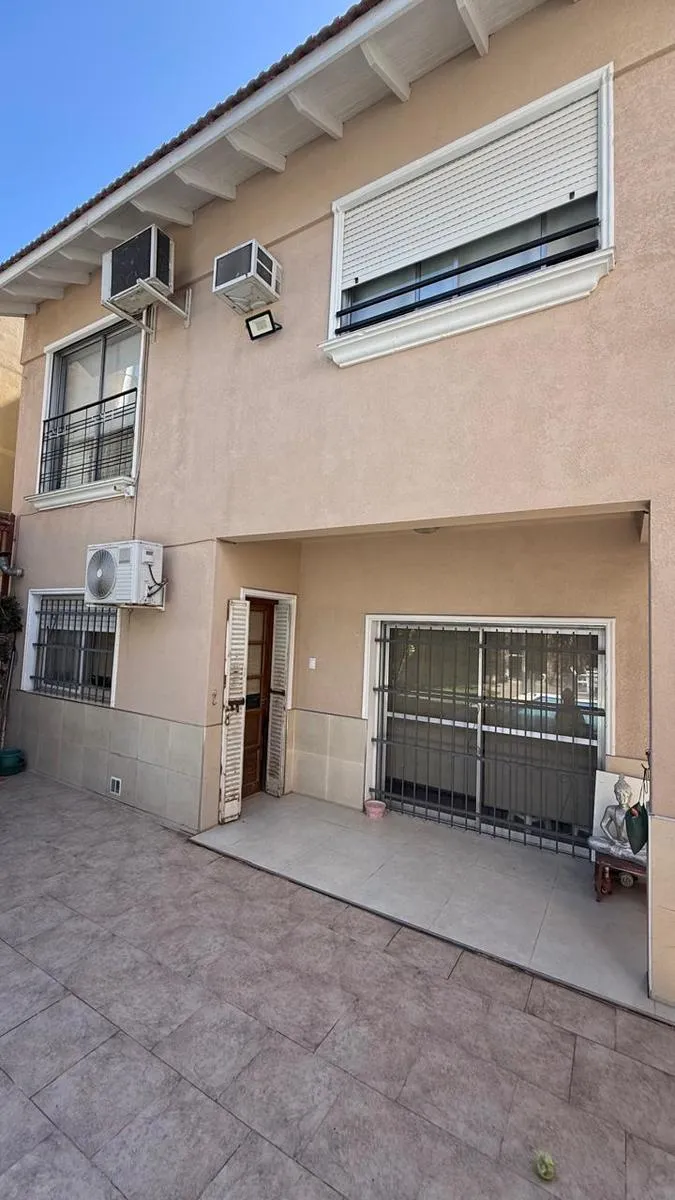 Дом с пятью спальнями и двориком в Wilde