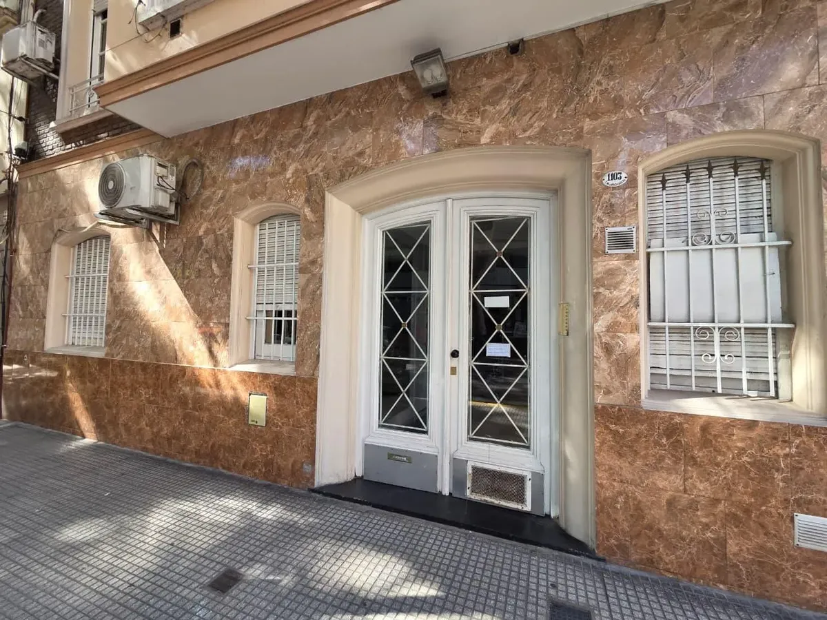 Квартира-студия на первом этаже с небольшим внутренним двориком в Recoleta