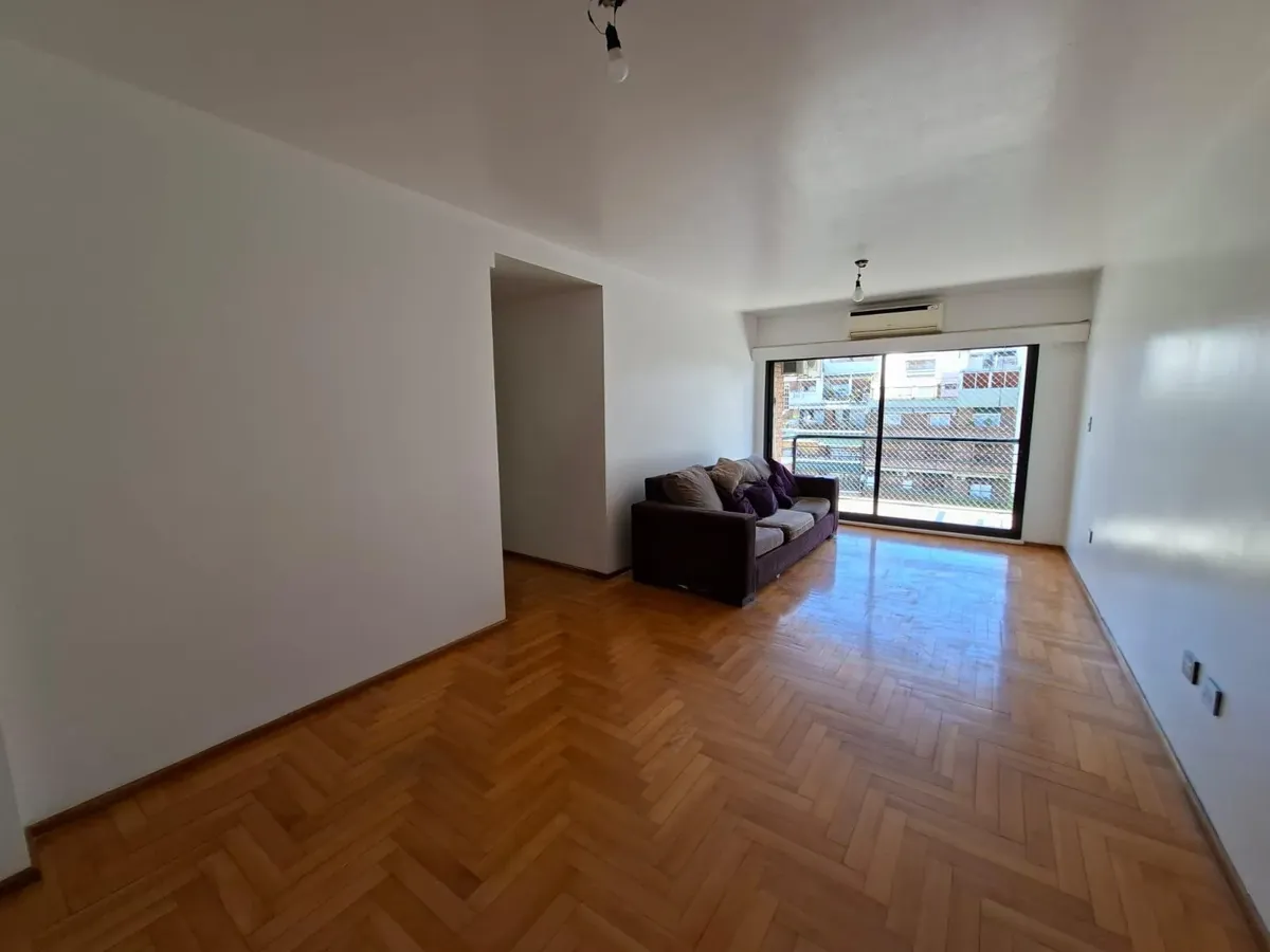 Departamento de 3 ambientes con balcón y cochera en Belgrano