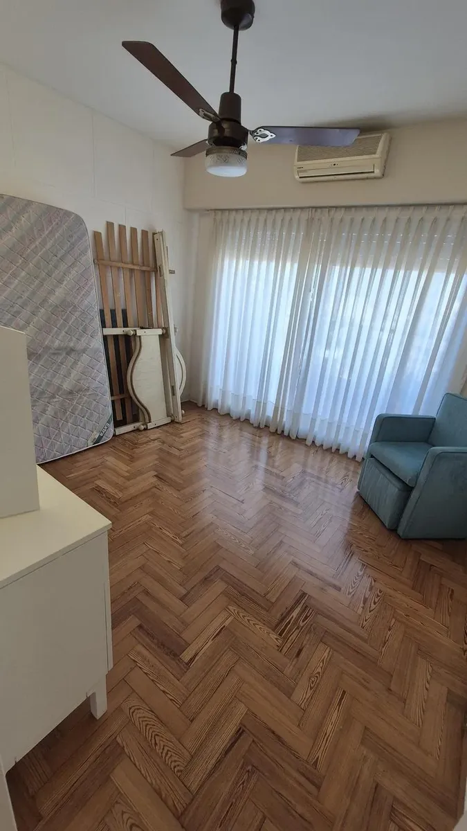 Apartamento de três ambientes com 2 dormitórios em Flores