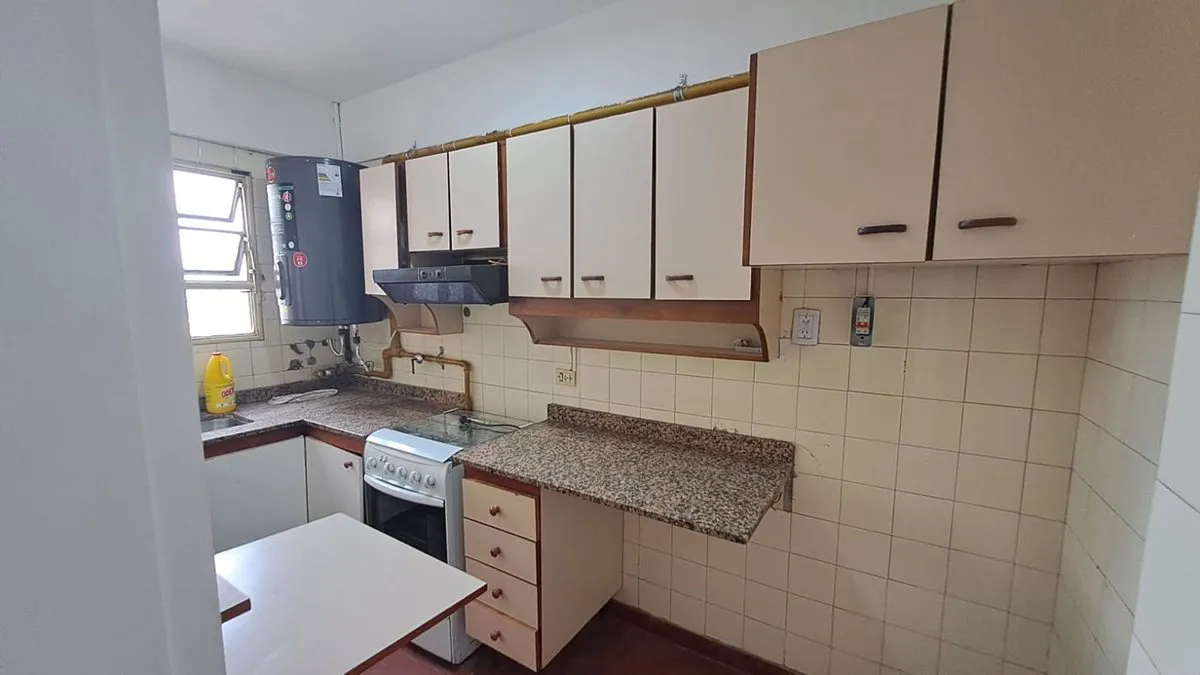 Three-room apartment on the 19th floor in Caballito