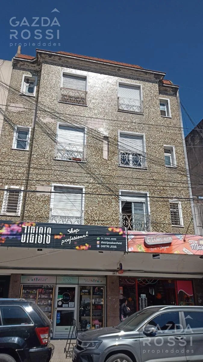 Departamento de 2 ambientes con jardín en Banfield