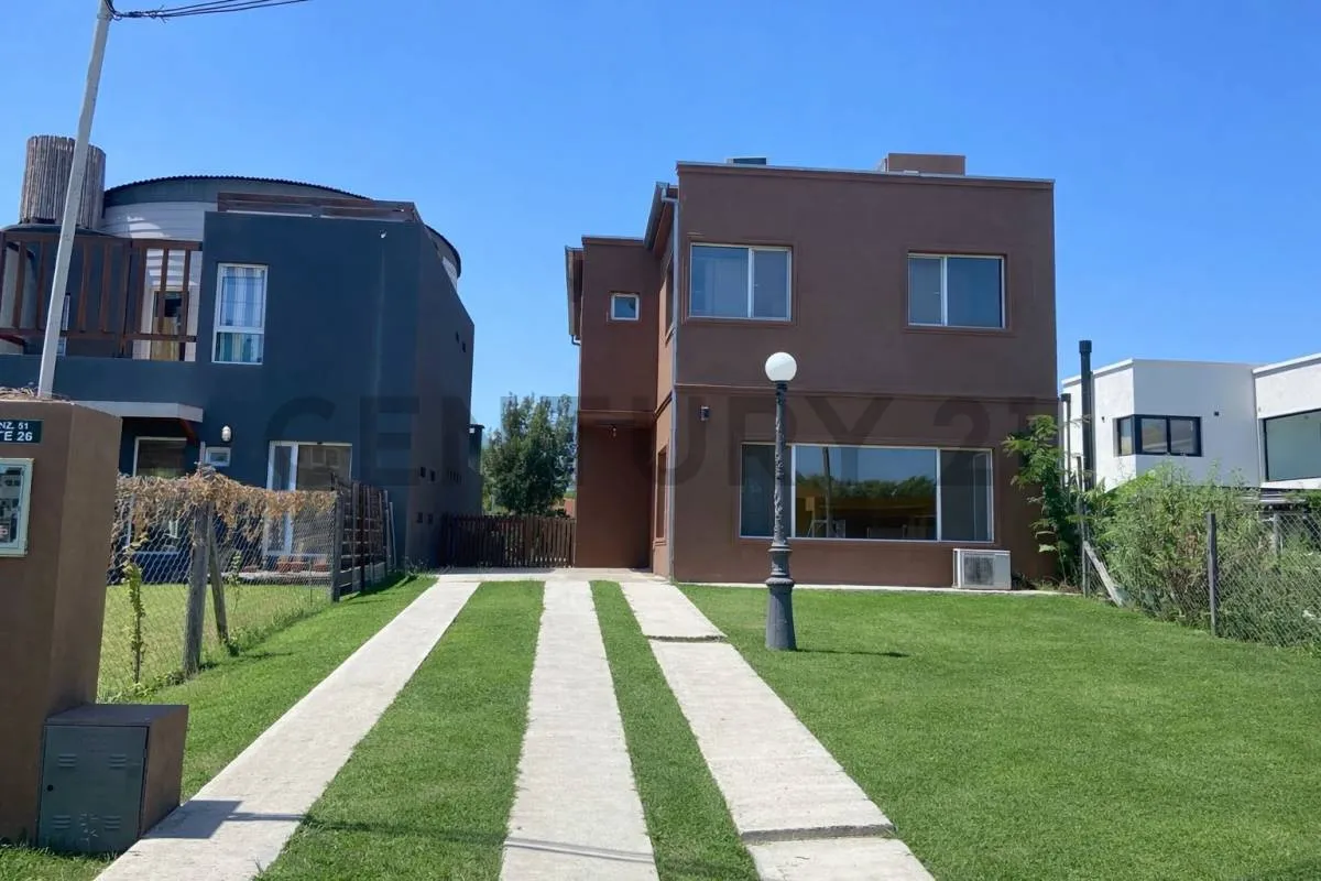 Четырёхспальная квартира в закрытом районе Los Arenales, Buenos Aires
