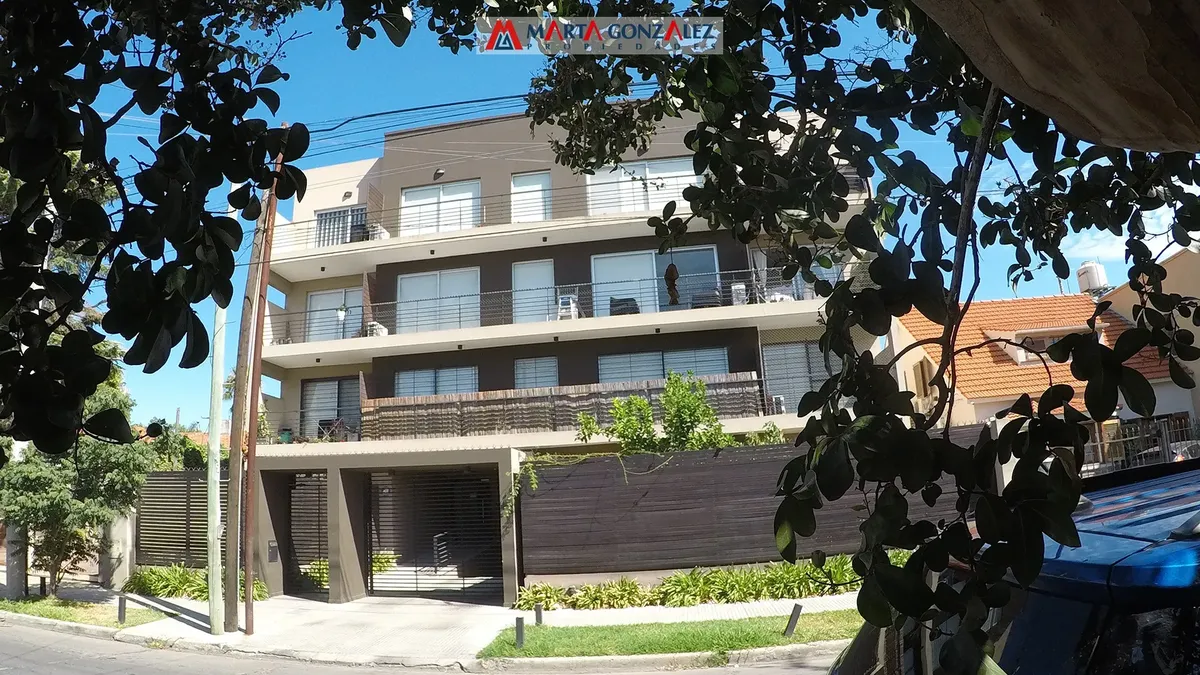 Departamento de 2 ambientes con cochera en Morón