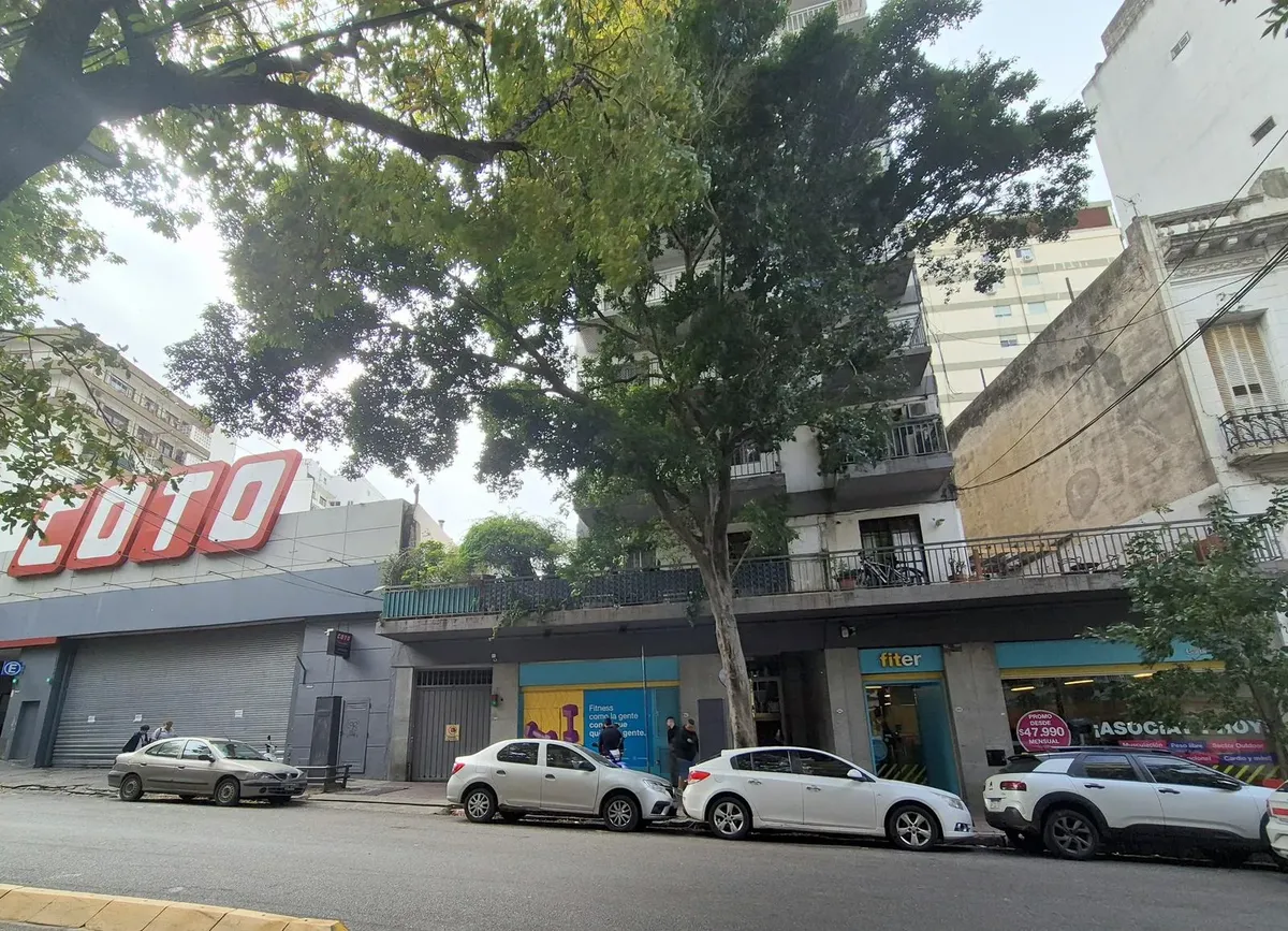 Barrio Norte: Monoambiente Super Luminoso. Cocina Completa Y Baño Con Multifaz. Ubicación Top