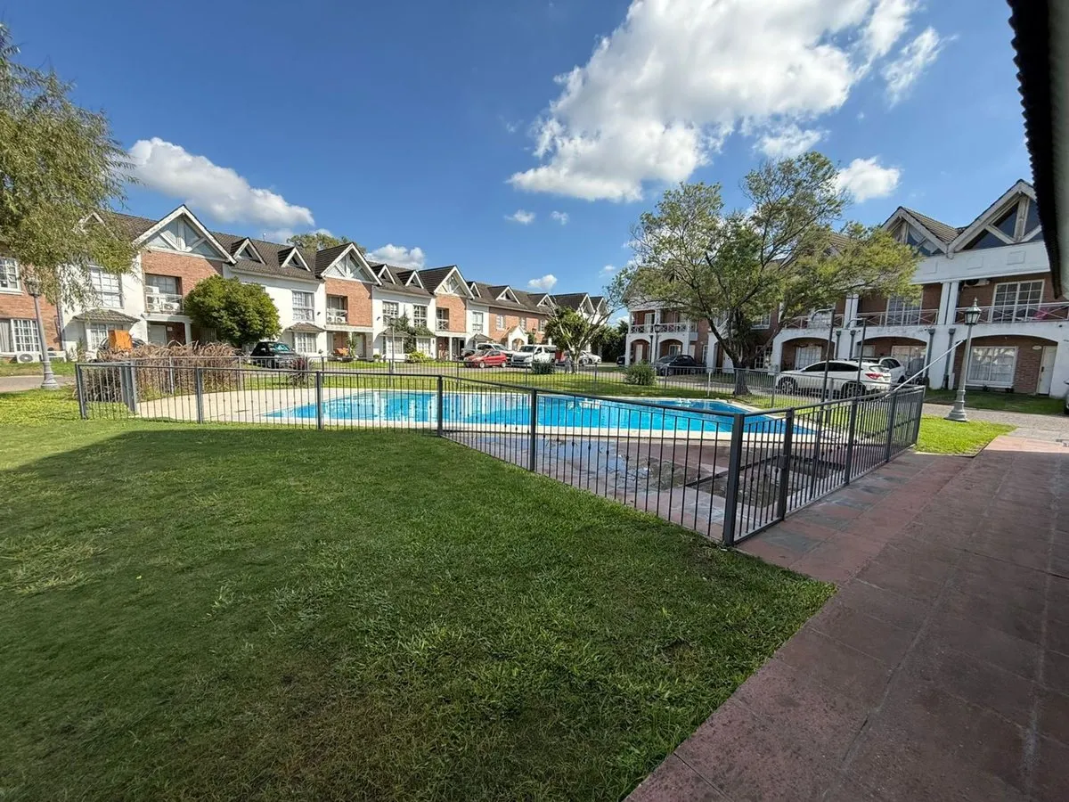 Tríplex de 4 ambientes en alquiler en Hurlingham