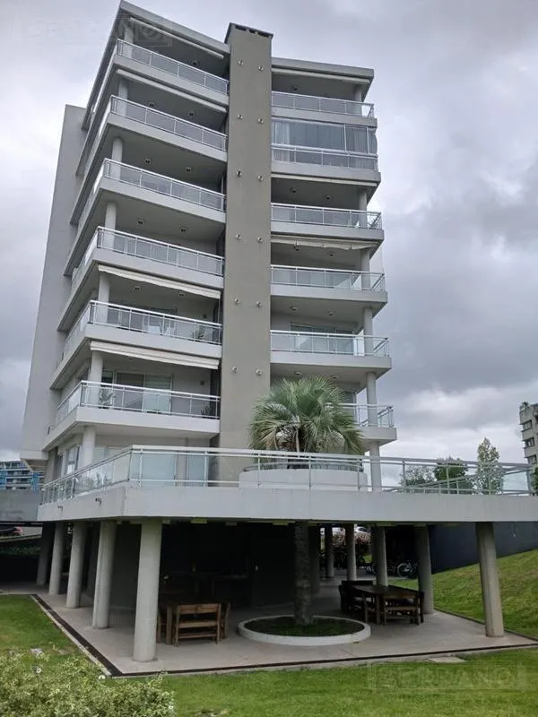 Departamento de 2 ambientes con balcón terraza y vista al río en Tigre