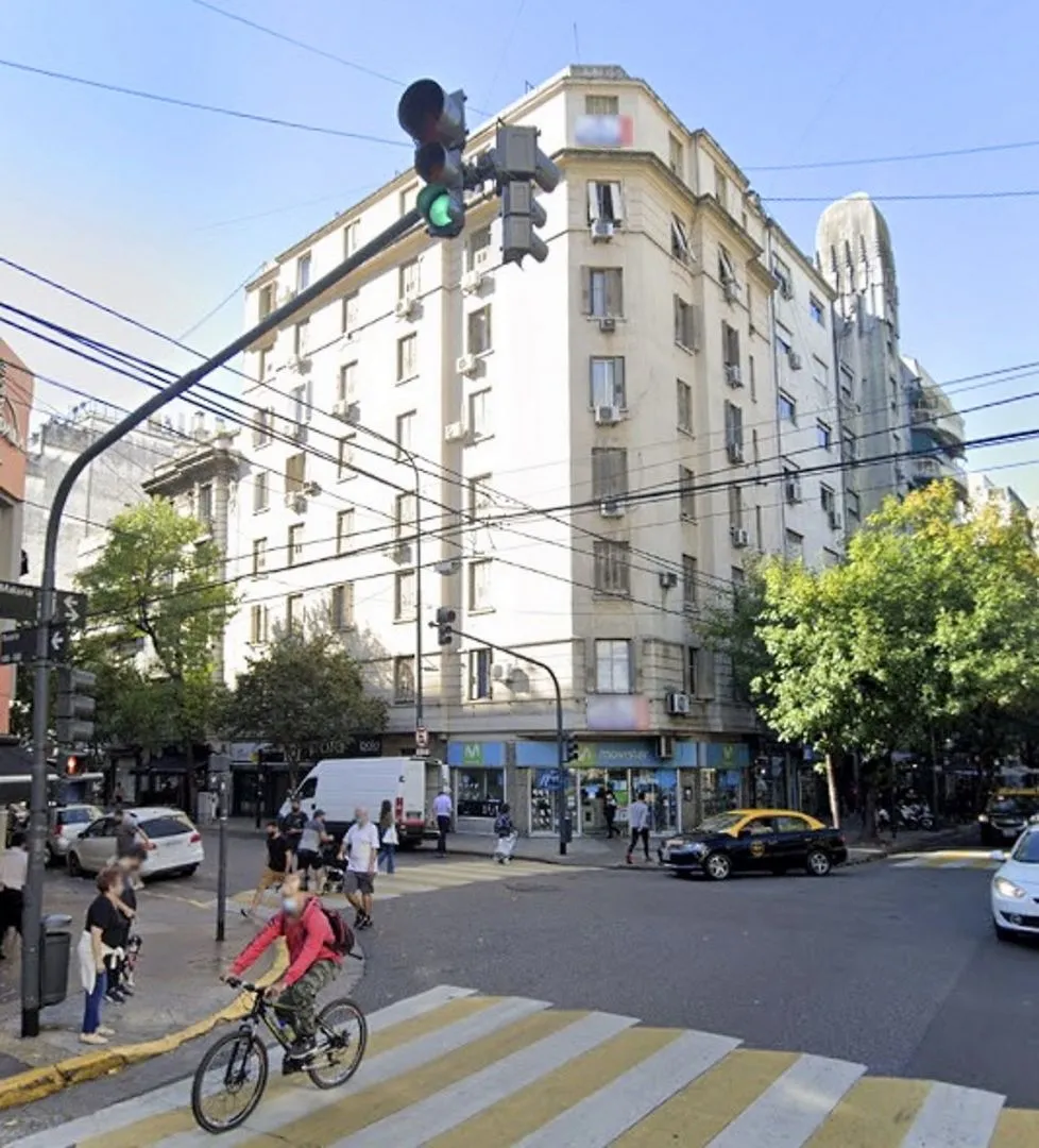 Apartamento de 2 e meio ambientes de frente em Caballito