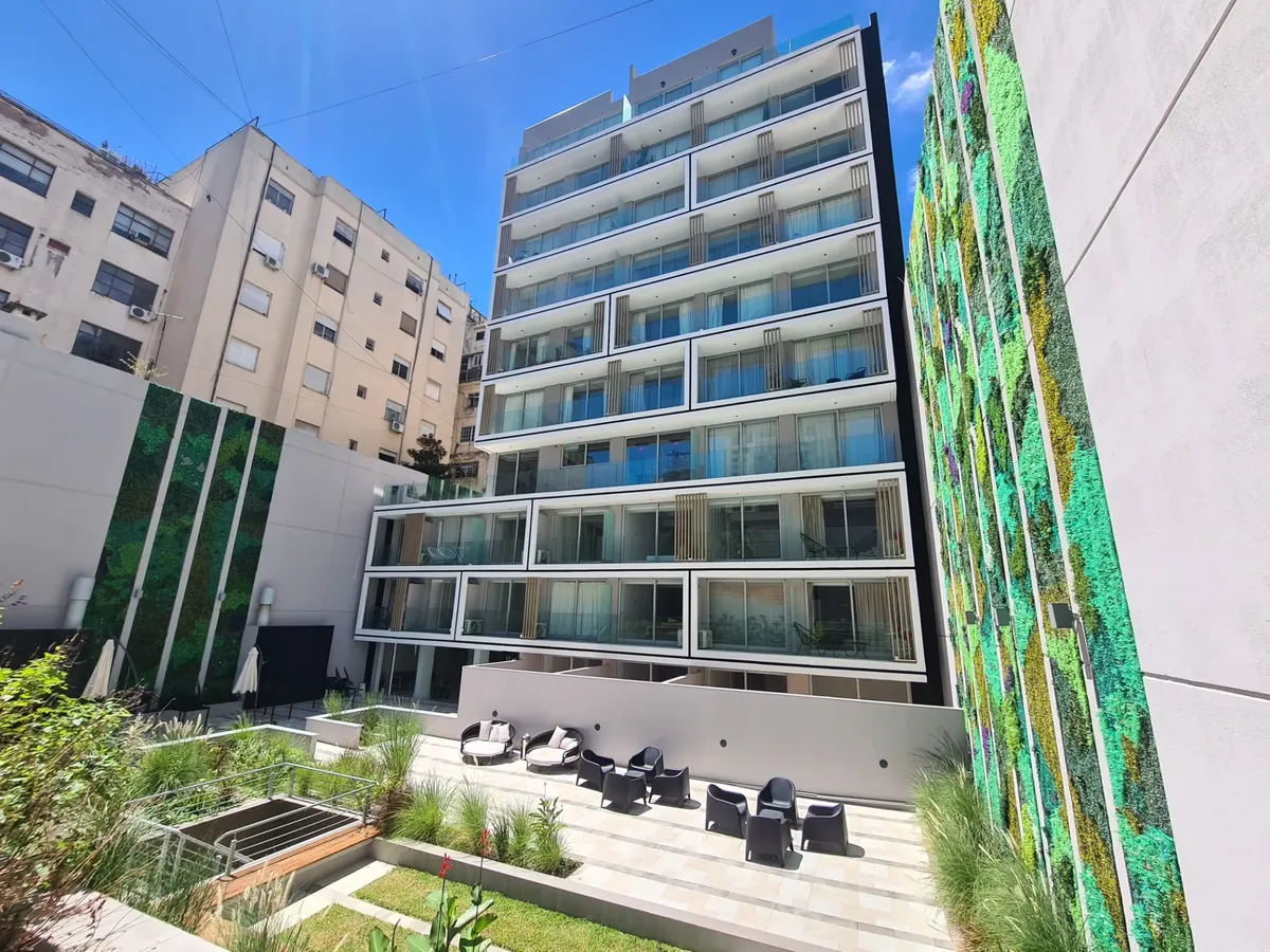 Monoambiente con balcón terraza en Monserrat