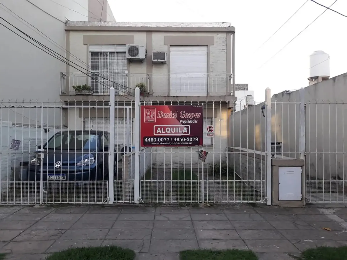Alquiler Depto. 2 Ambientes C/entrada De Auto Al Frente