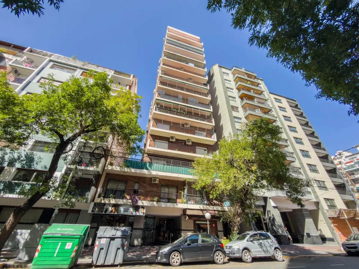 Apartamento de três ambientes com varanda em Buenos Aires