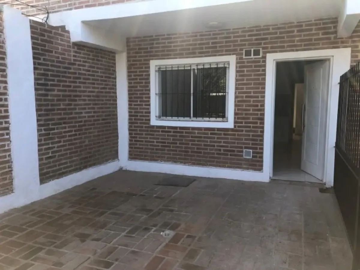 Two-room ground-floor apartment with patio in José C. Paz