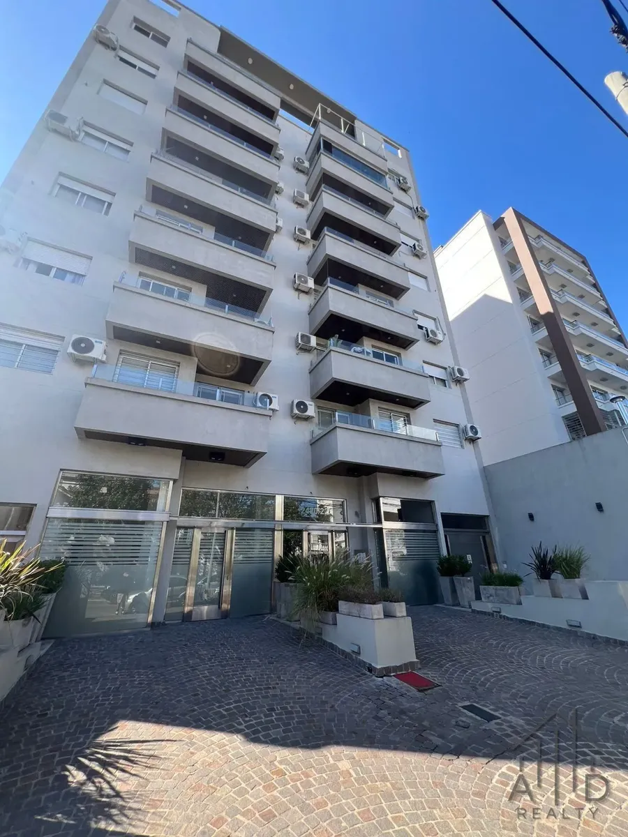 Apartamento de 2 ambientes com vaga de garagem em Lanús Oeste