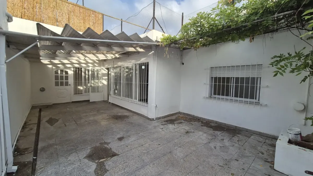 Two-bedroom PH in José C. Paz