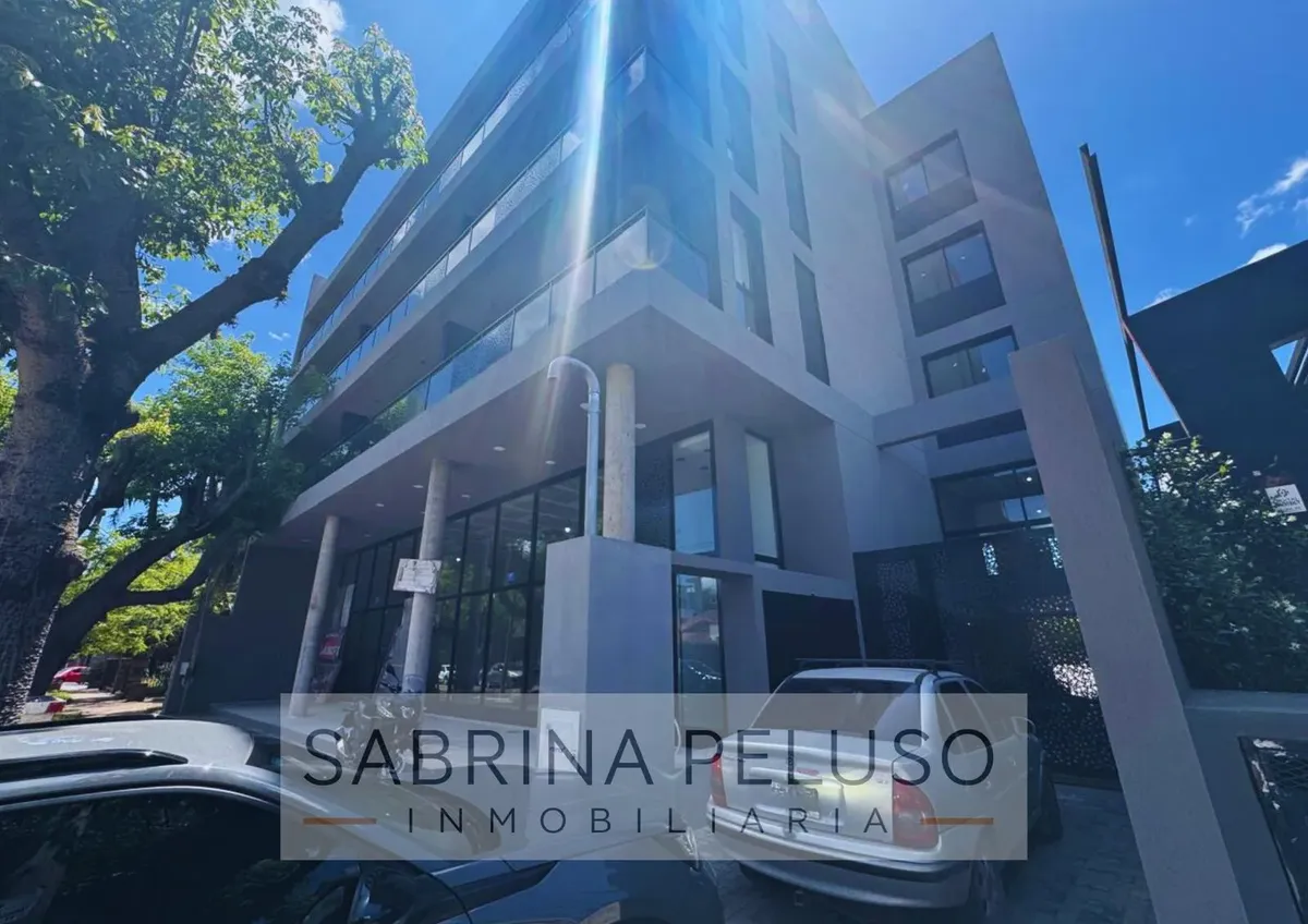 Departamento de 2 ambientes con cochera en Moreno Centro