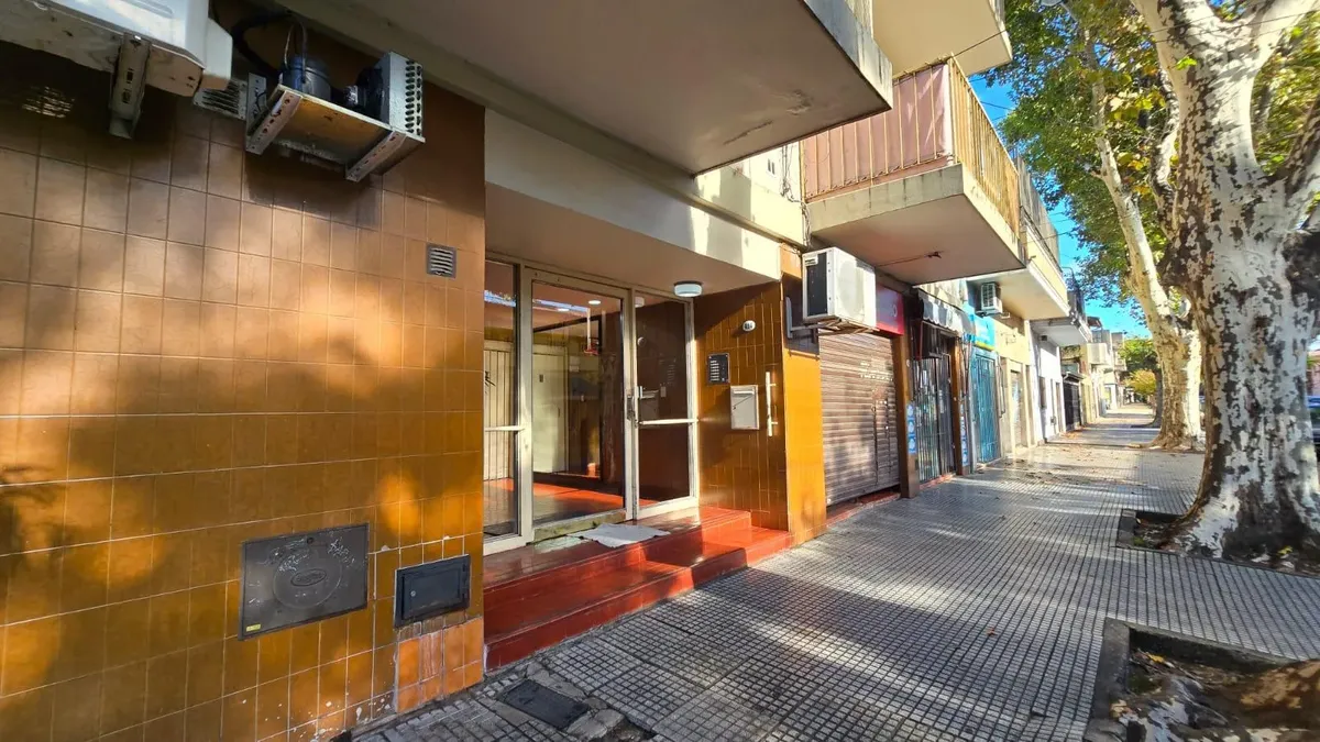 Apartamento de 2 ambientes com varanda e vista de frente em Villa Pueyrredón