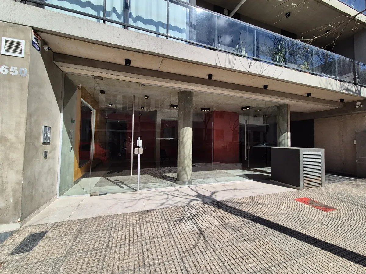 Two-room apartment with assigned parking in Barracas