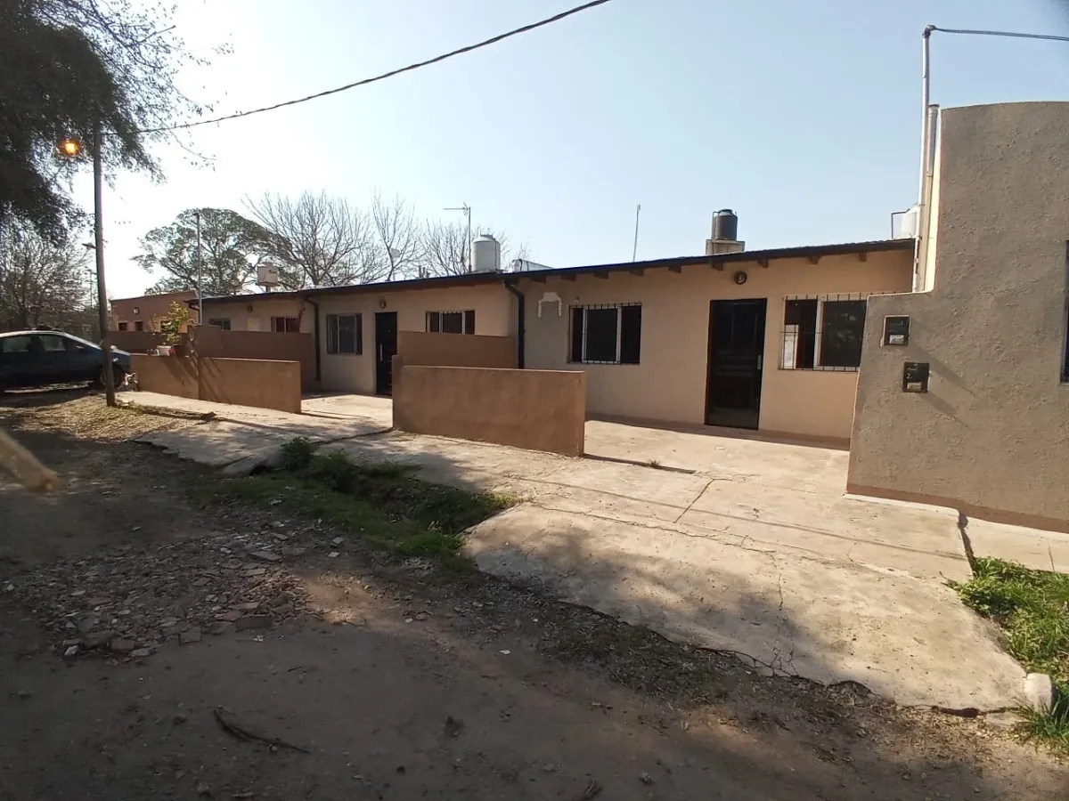 Casa 2 quartos, pátios e poço