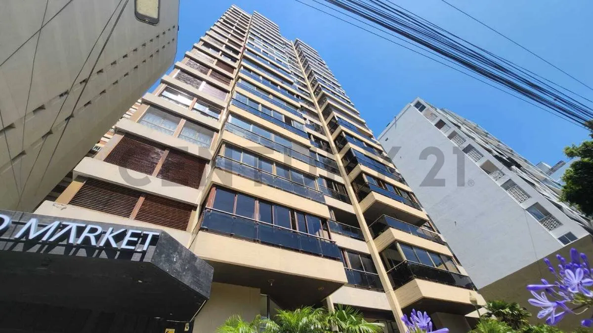 Alquiler Departamento - Piso 5 Ambientes - Olivos - 2 Cocheras - Piscina