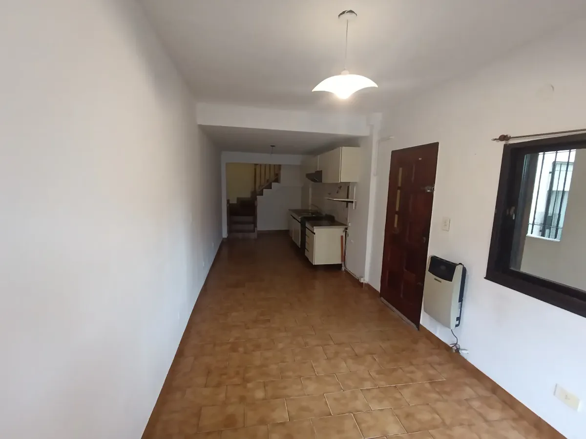 Departamento Tipo Casa En Alquiler 2 Dormitorios