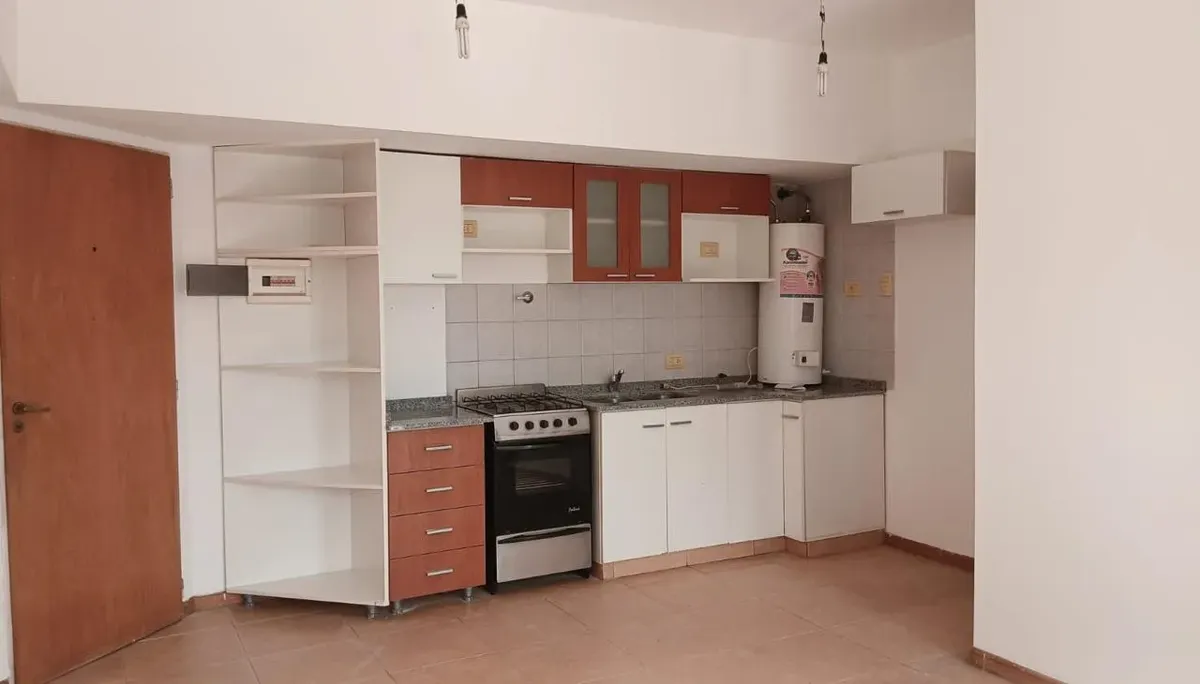 Departamento De Dos Ambientes En Alquiler - Centro De Muñiz