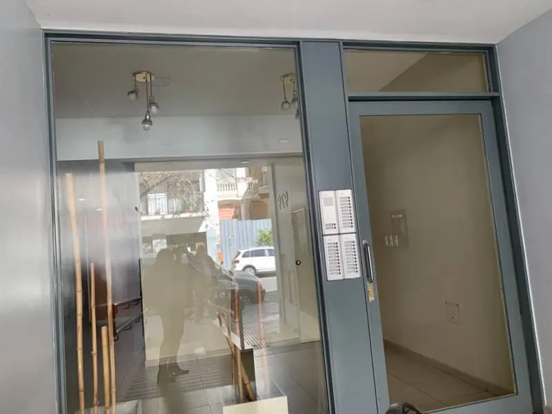 Monoambiente Amplio Divisible Con Balcón Al Frente