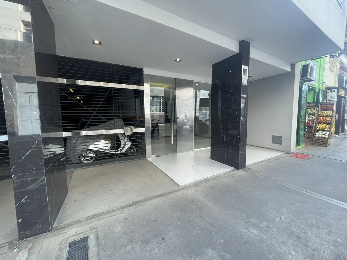 2 Ambientes En Flores, Balcón, A Metros De Rivadavia, Amenities