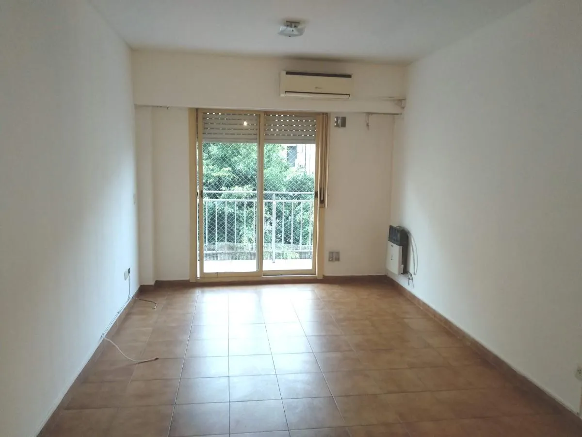 Three-room apartment with parking in Villa Urquiza