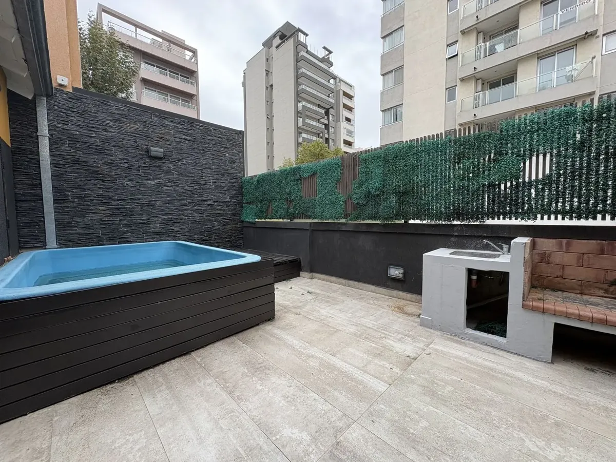 Casa Tipo Ph De 3 Amb C/ Yacuzzi, Patio Y Piscina En Pleno Lanusita. Sin Expensas