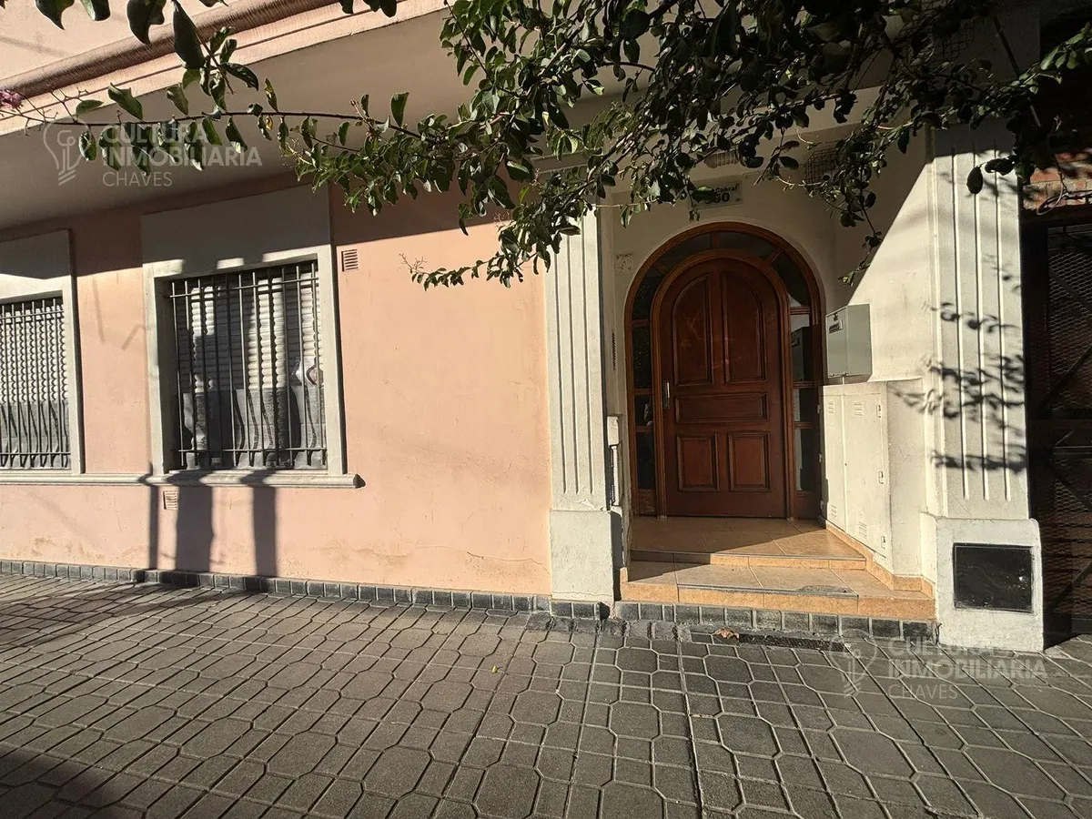 Apartamento de 2 quartos com pátio em Ramos Mejía