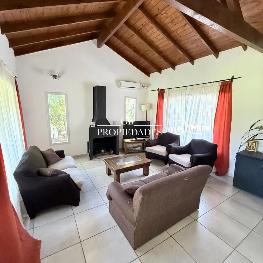 Casa 5 ambientes con pileta