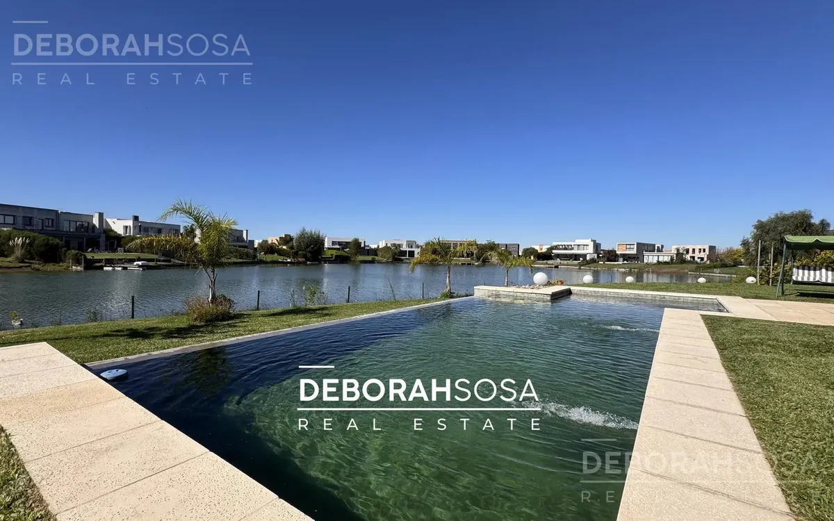 Five-room house with pool in El Cantón