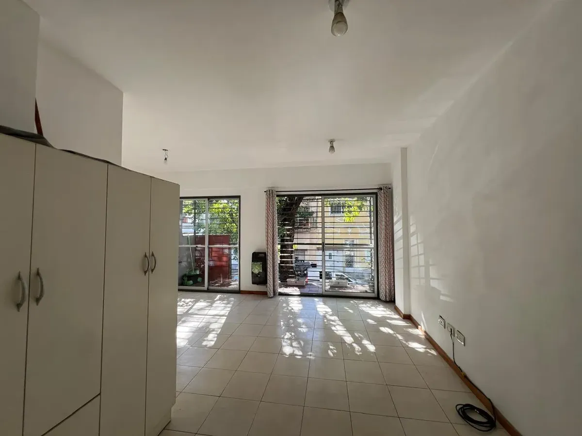 Alquiler Monoambiente Con Balcón En Villa Del Parque