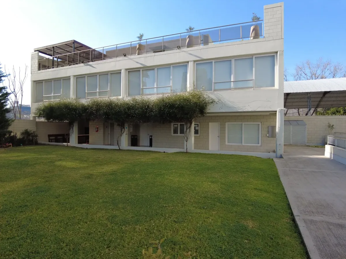 Studio apartment with covered parking in General San Martín