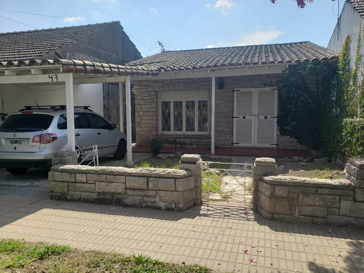 Casa Tipo Ph Al Frente De Un Dormitorio