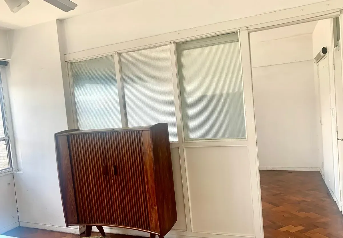 Departamento A La Calle, Ubicacion Estrategica A Mts Del Obelisco , Subte , Metrobus Excelente Vista Y Luminoso Ideal Estudio, Vivienda, Showroom , Tres Ambientes ,cocina ,baño Completo Convigilancia